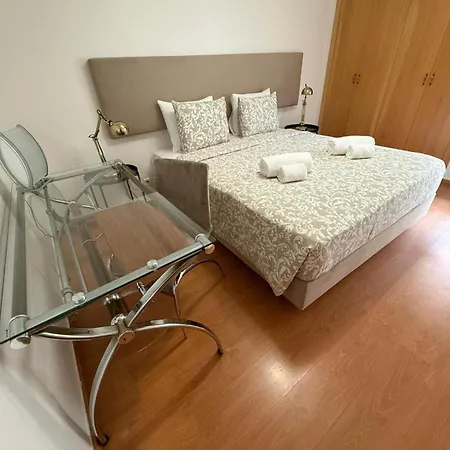 Apartment 3br Family-sized Flat In Lumiar Lissabon