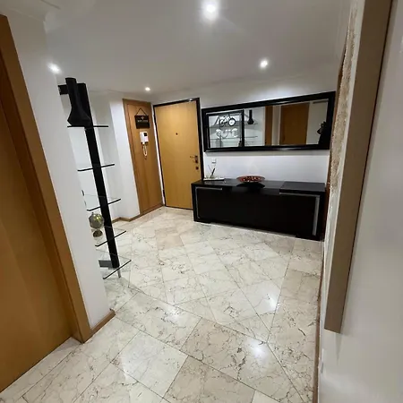 Apartment 3br Family-sized Flat In Lumiar *