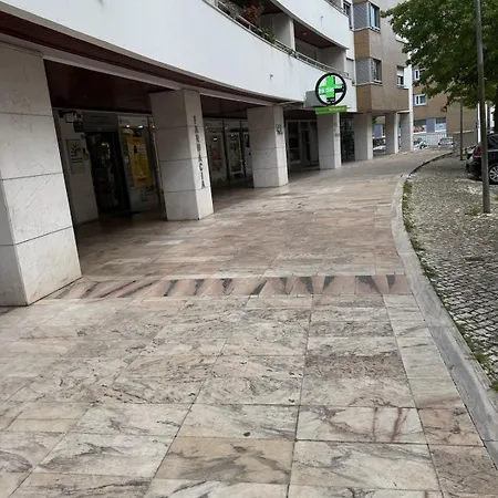 Apartment 3br Family-sized Flat In Lumiar *