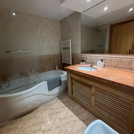 3br Family-sized Flat In Lumiar Apartment