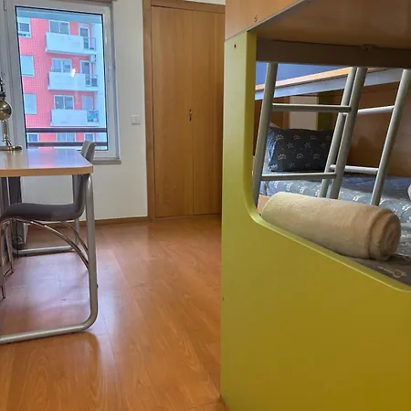 Apartment 3br Family-sized Flat In Lumiar Lisbon