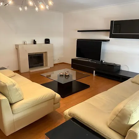 3br Family-sized Flat In Lumiar * 리스본