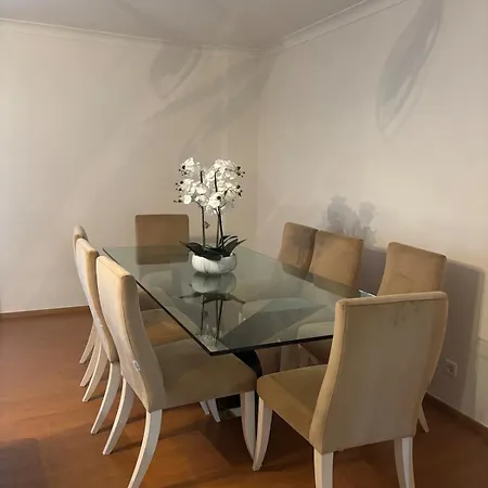 Apartment 3br Family-sized Flat In Lumiar *